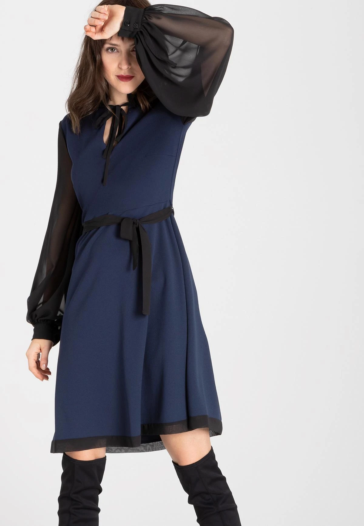 Ana Alcazar Chiffon Jurk Waery Blauw 4 Ana Alcazar Chiffon Jurk Waery Blauw - Afbeelding 2