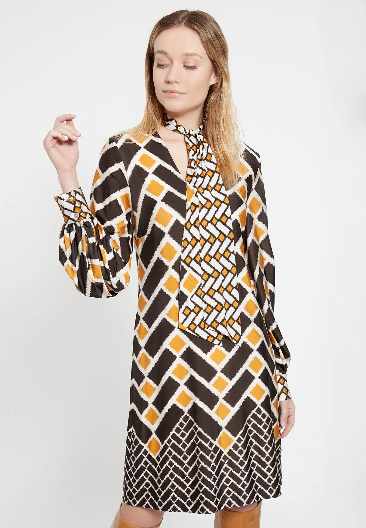 Ana Alcazar Sjaal Jurk Betmi 4 Ana Alcazar Sjaal Jurk Betmi - Afbeelding 2