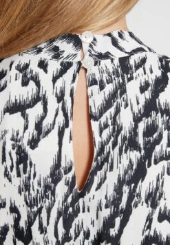 Ana Alcazar Getailleerde Jurk Edoska 13 Ana Alcazar Getailleerde Jurk Edoska -JurkChic Verkoop ana alcazar 048588 3112 7006