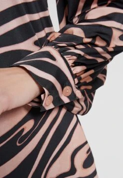 Ana Alcazar Stropdas Jurk Hidana 12 Ana Alcazar Stropdas Jurk Hidana -JurkChic Verkoop ana alcazar 049389 3297 9105