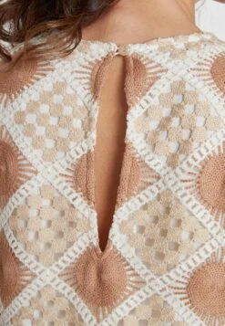 Ana Alcazar Gehaakte Jurk Kabea 11 Ana Alcazar Gehaakte Jurk Kabea -JurkChic Verkoop ana alcazar 049509 33225